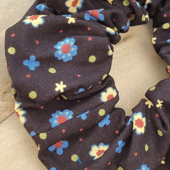 Scrunchie - Picture 2 of 2